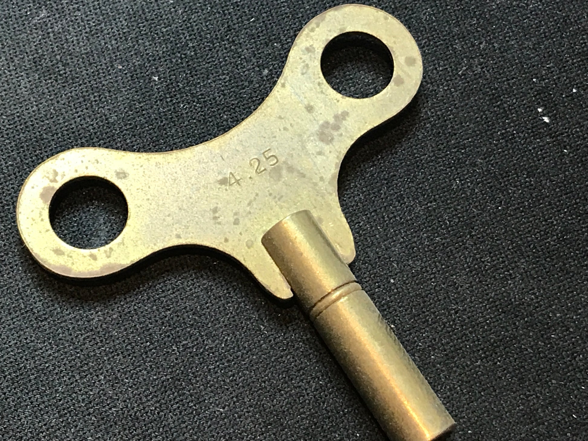 Brass Single End Clock Key #8 (4.25mm)